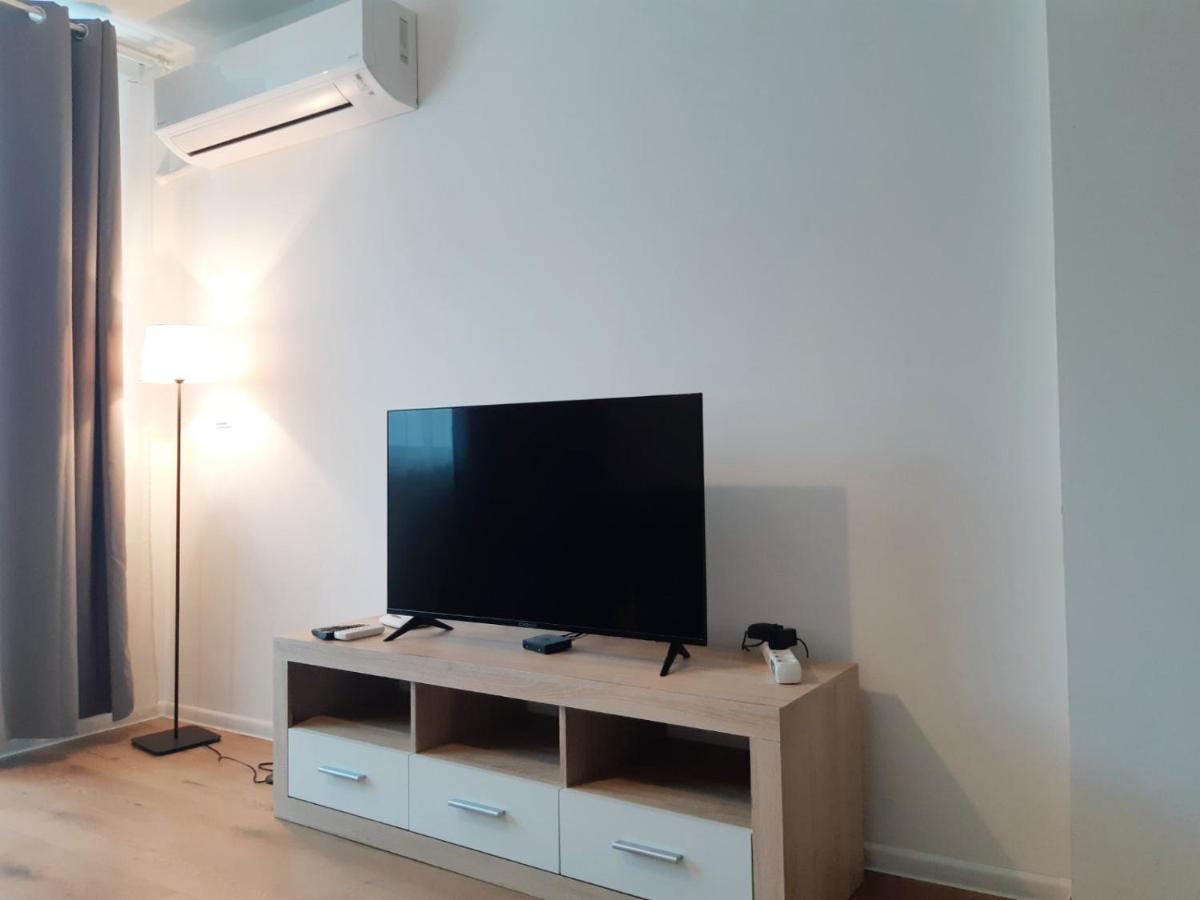 סופיה Huge Apartment With A Parking Space In The Same Building מראה חיצוני תמונה